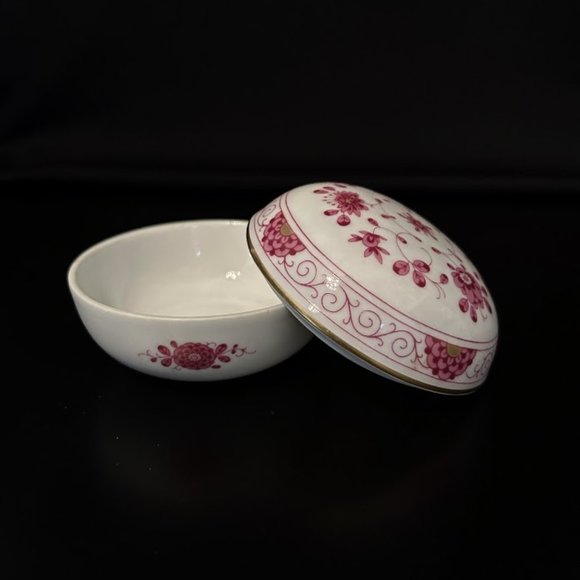AK Kaiser Other - EUC AK Kaiser Petersburg Floral w Gold Trim Porcelain Round Trinket Box Germany